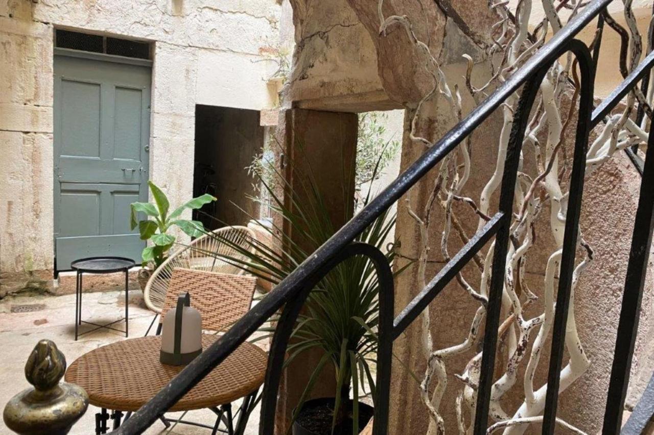 Appartement Les fresques de Léon à Tournus Extérieur photo
