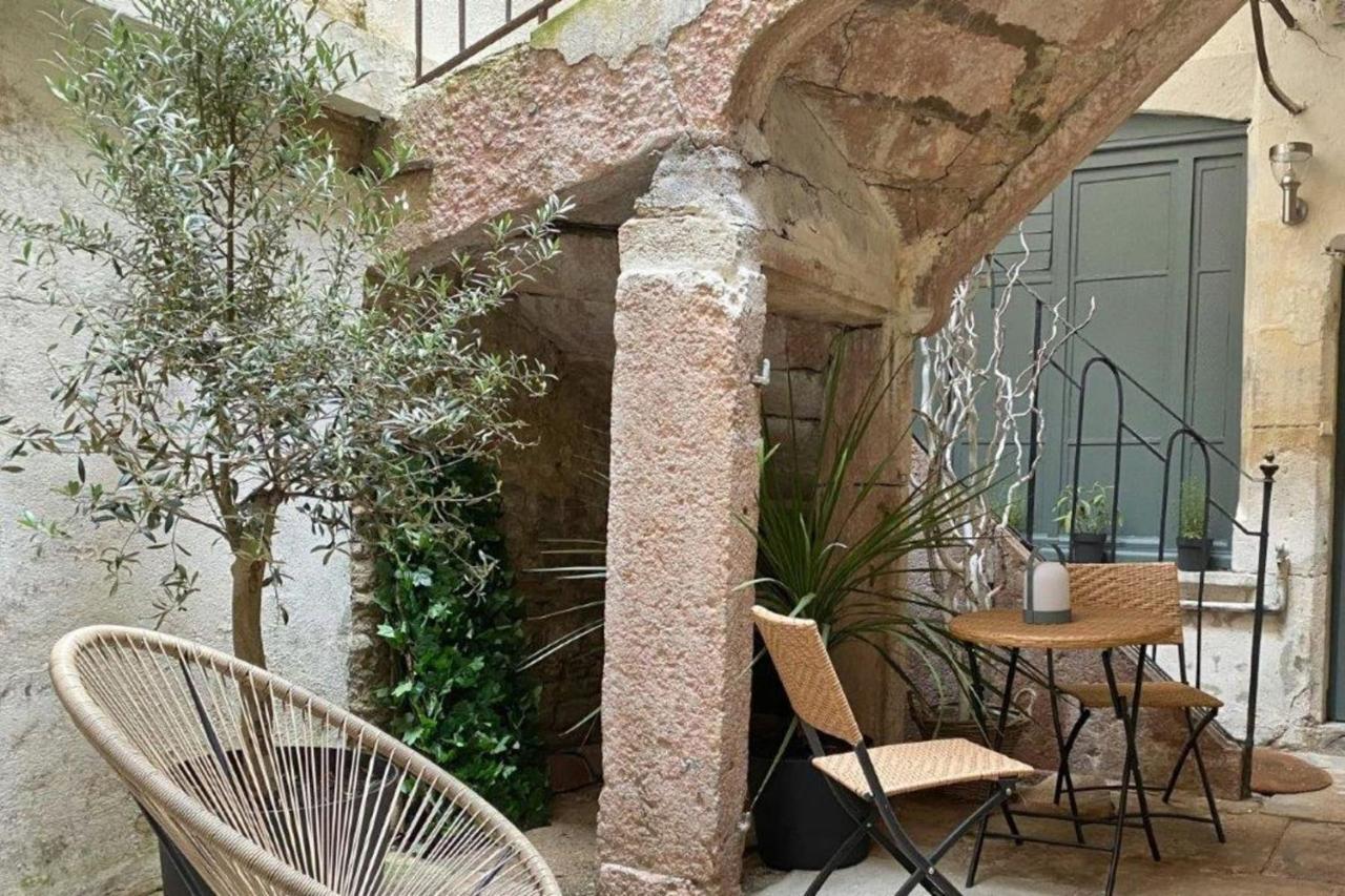 Appartement Les fresques de Léon à Tournus Extérieur photo